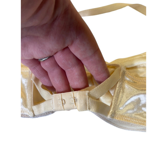 1960s 1970s Adonna Bra Dream Maker 36 B Satin Shiny Cream White Vintage Lingerie - Picture 6 of 9